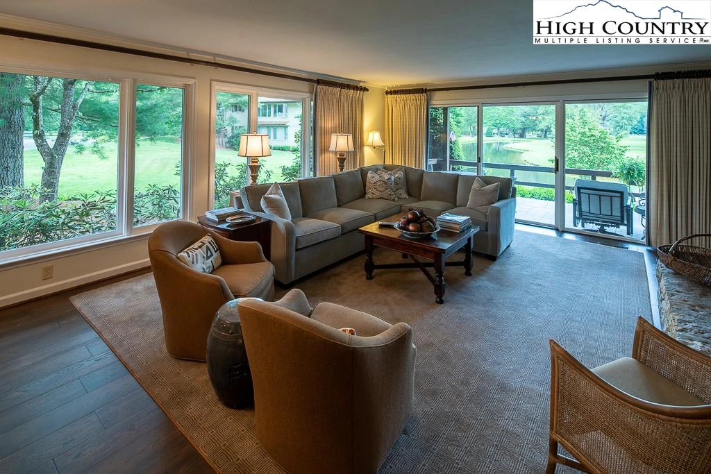 Image number 1 for the current listing