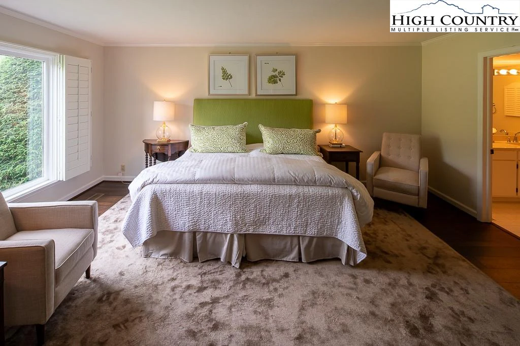 Image number 3 for the current listing