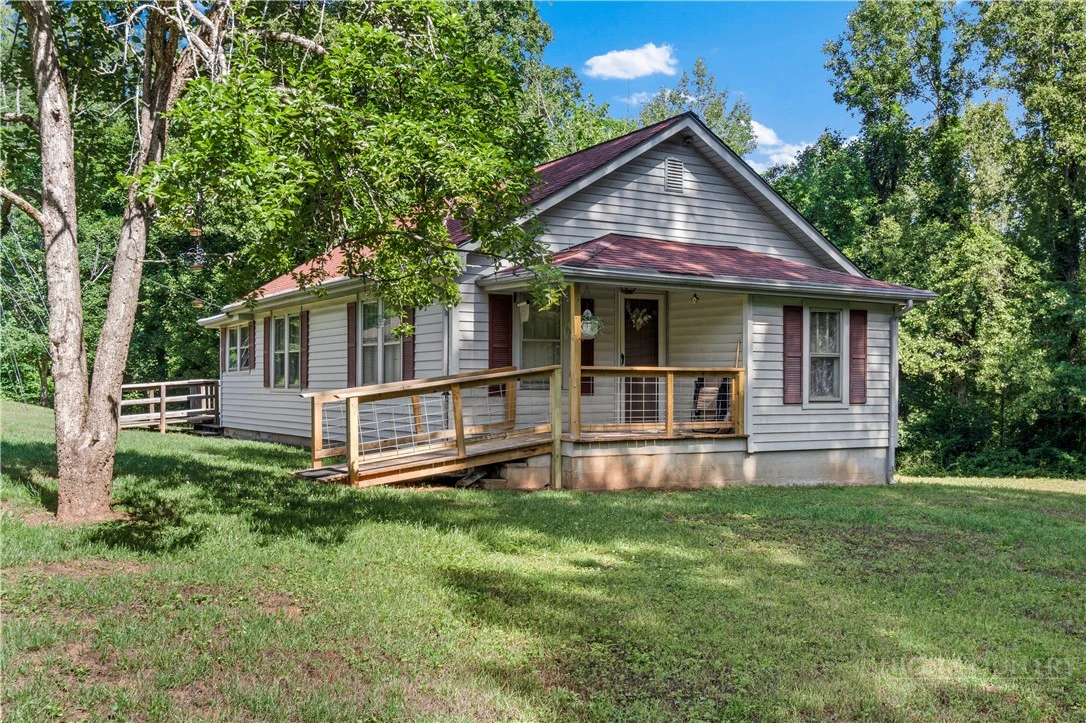 Image number 1 for the current listing