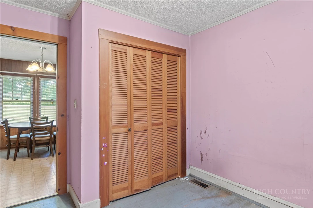 Image number 3 for the current listing