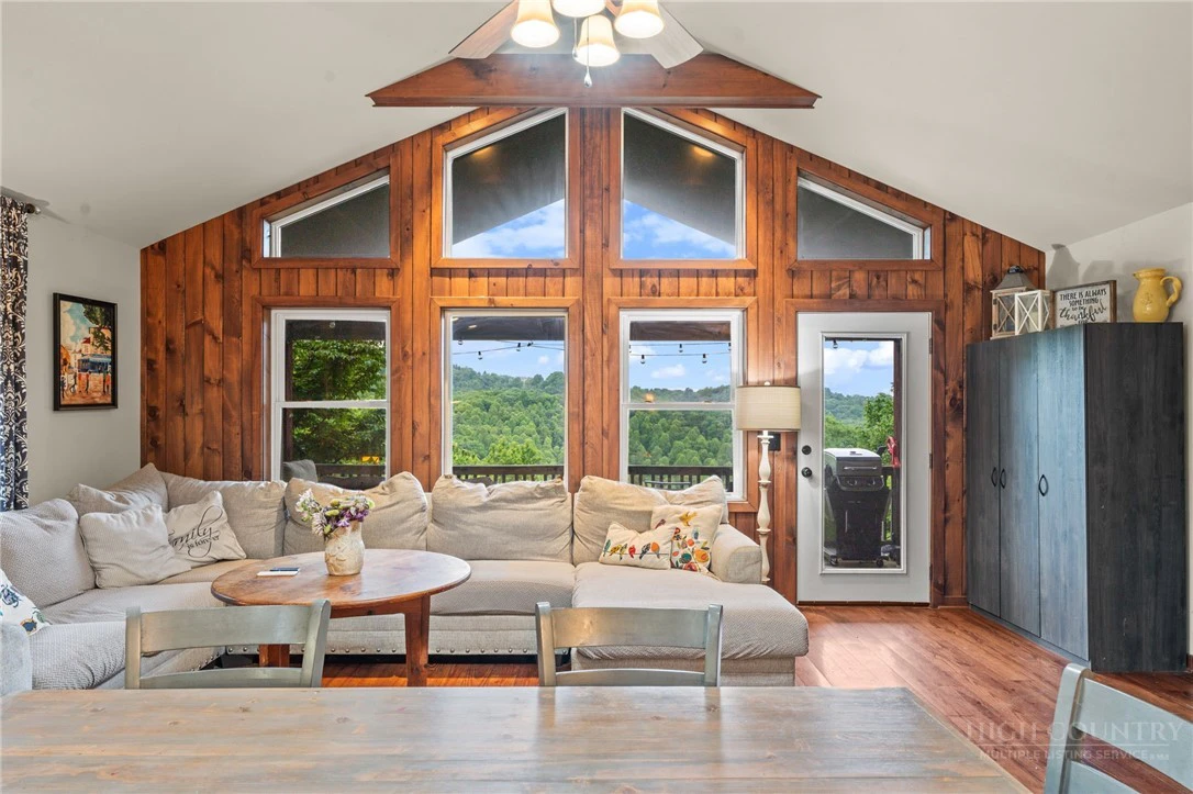Image number 6 for the current listing