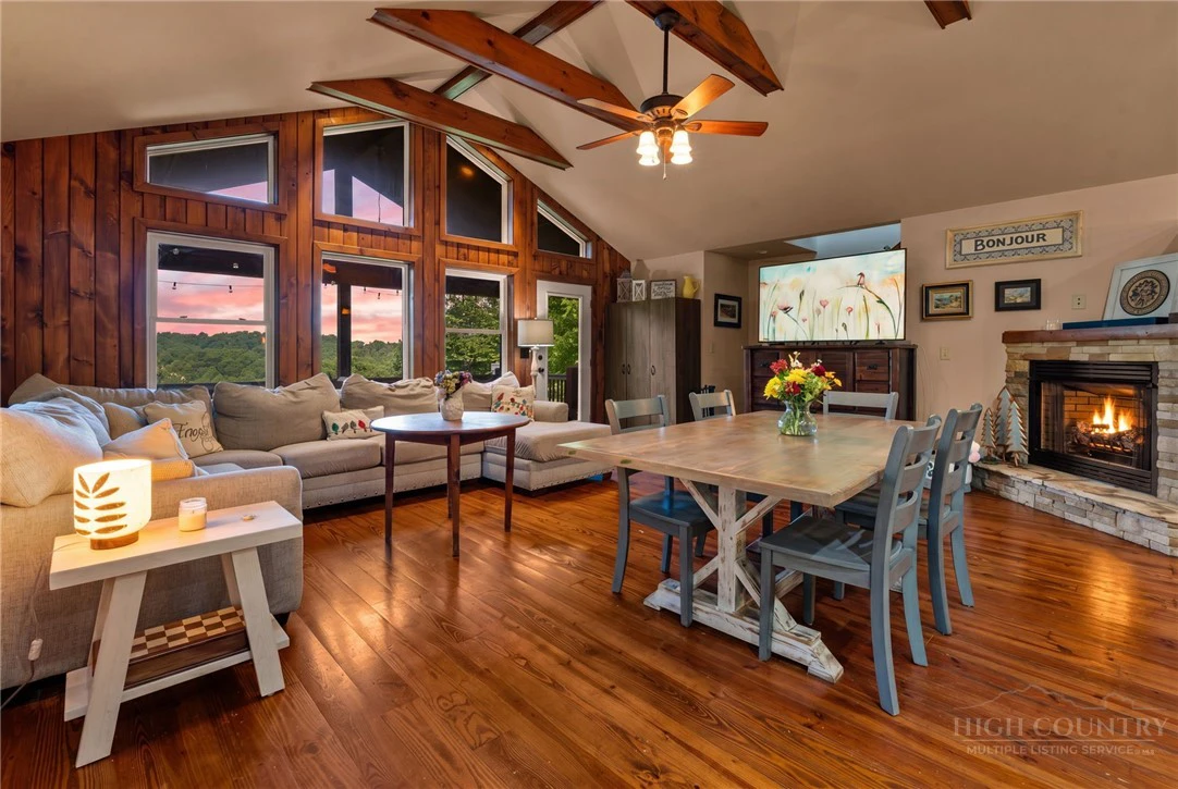 Image number 4 for the current listing