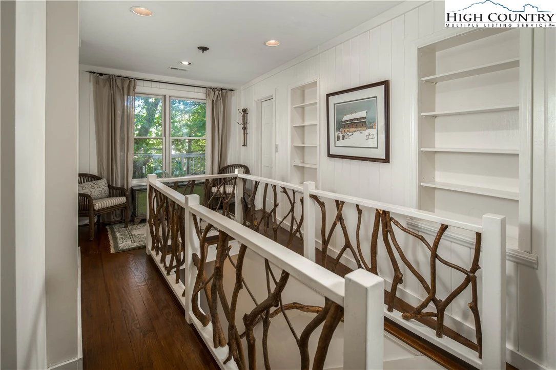 Image number 7 for the current listing