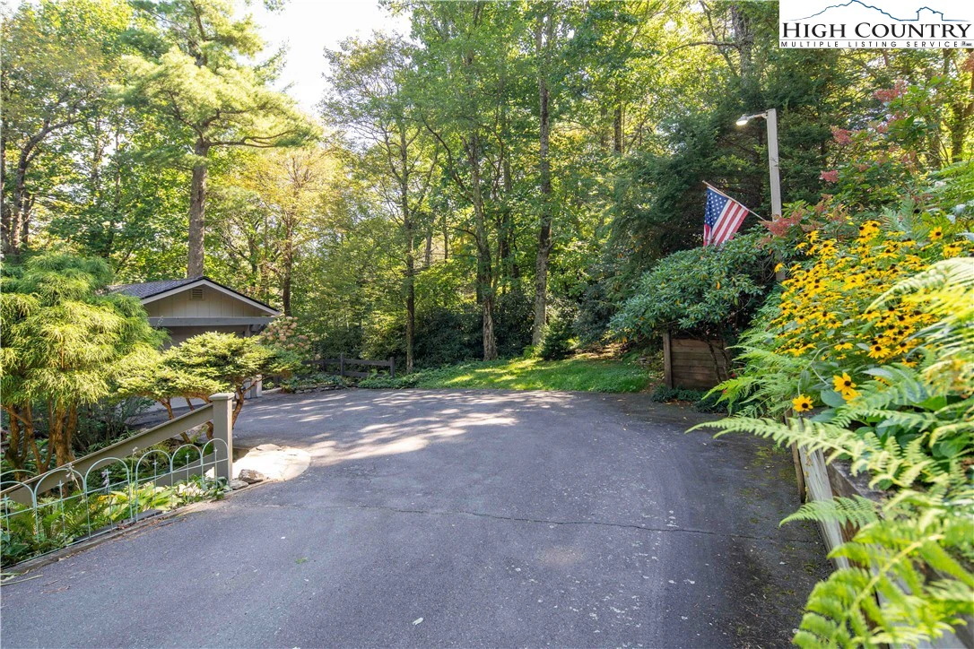 Image number 21 for the current listing