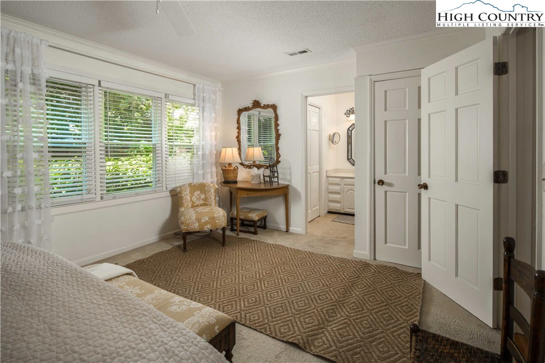 Image number 13 for the current listing