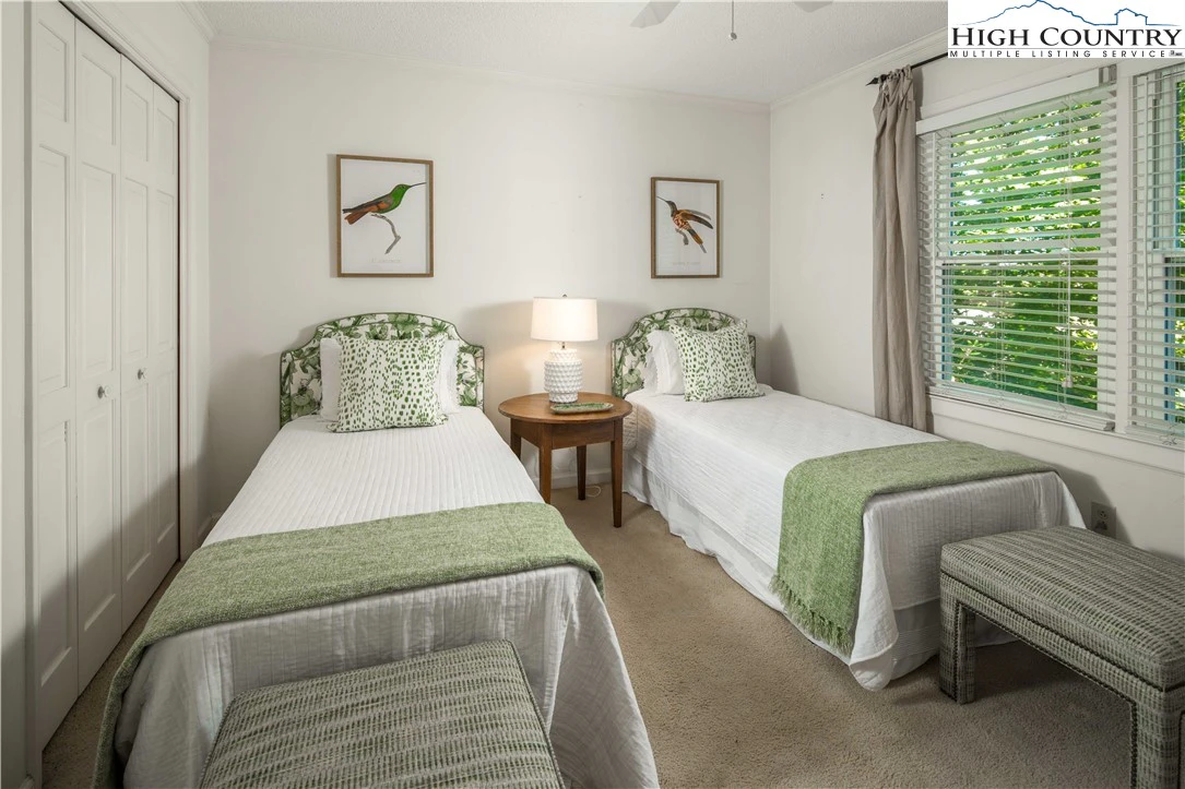 Image number 5 for the current listing