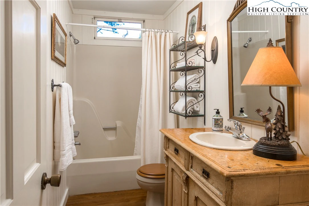 Image number 6 for the current listing