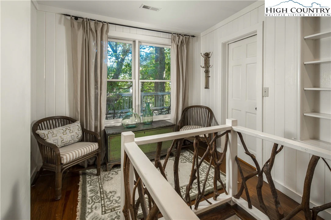 Image number 8 for the current listing