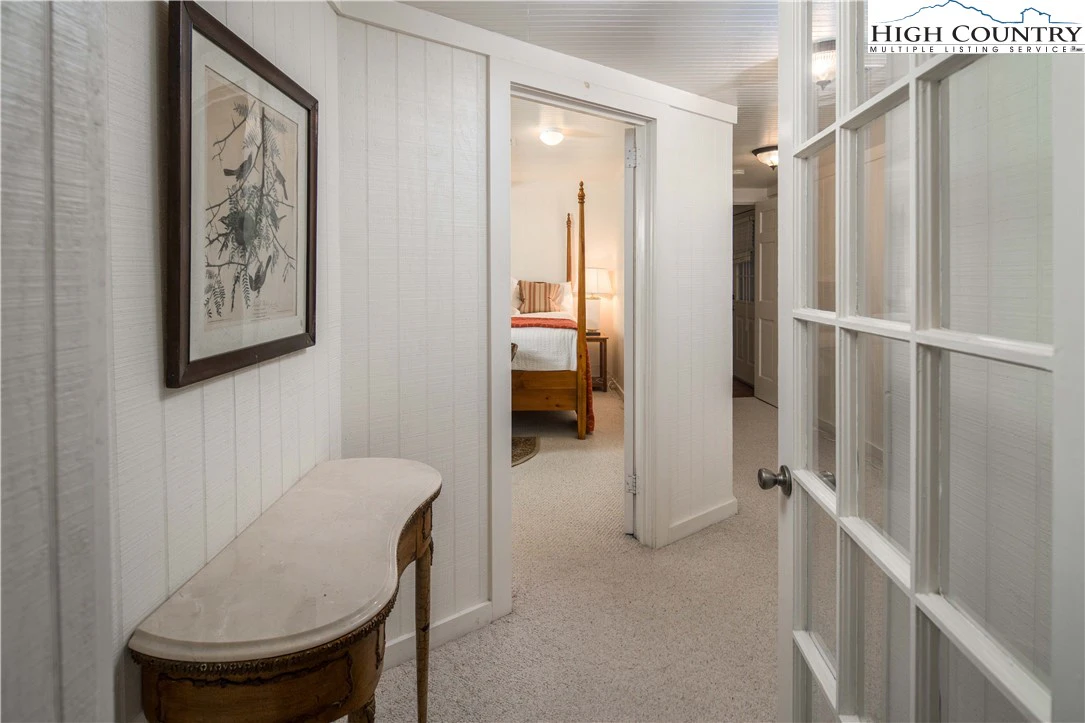 Image number 9 for the current listing