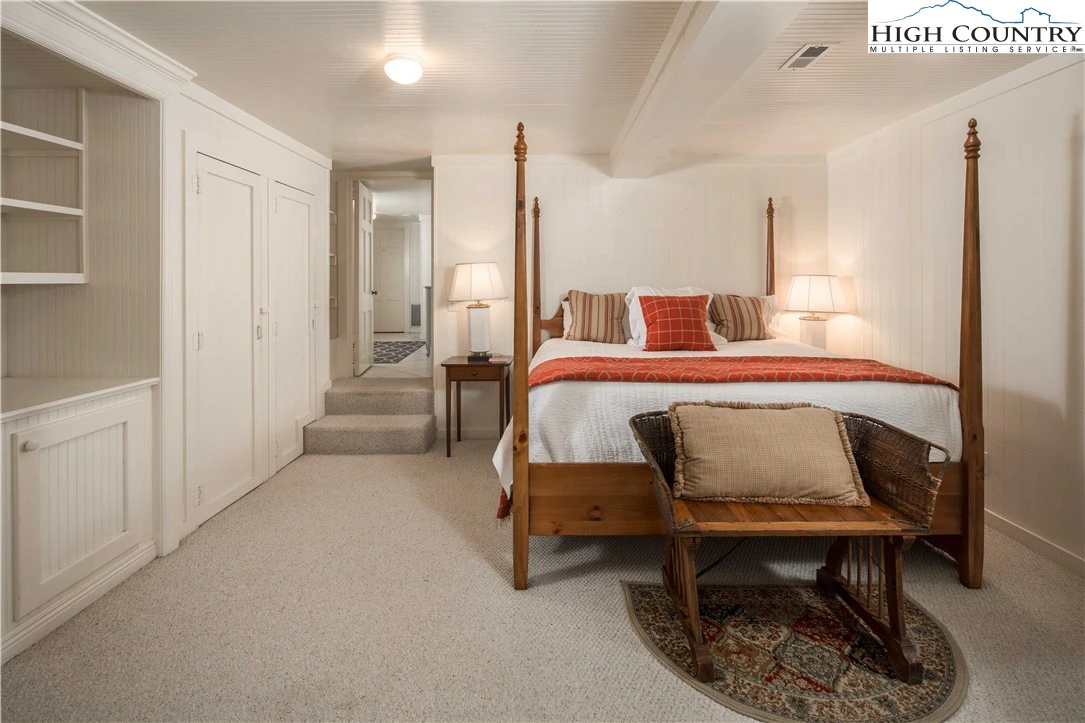 Image number 11 for the current listing