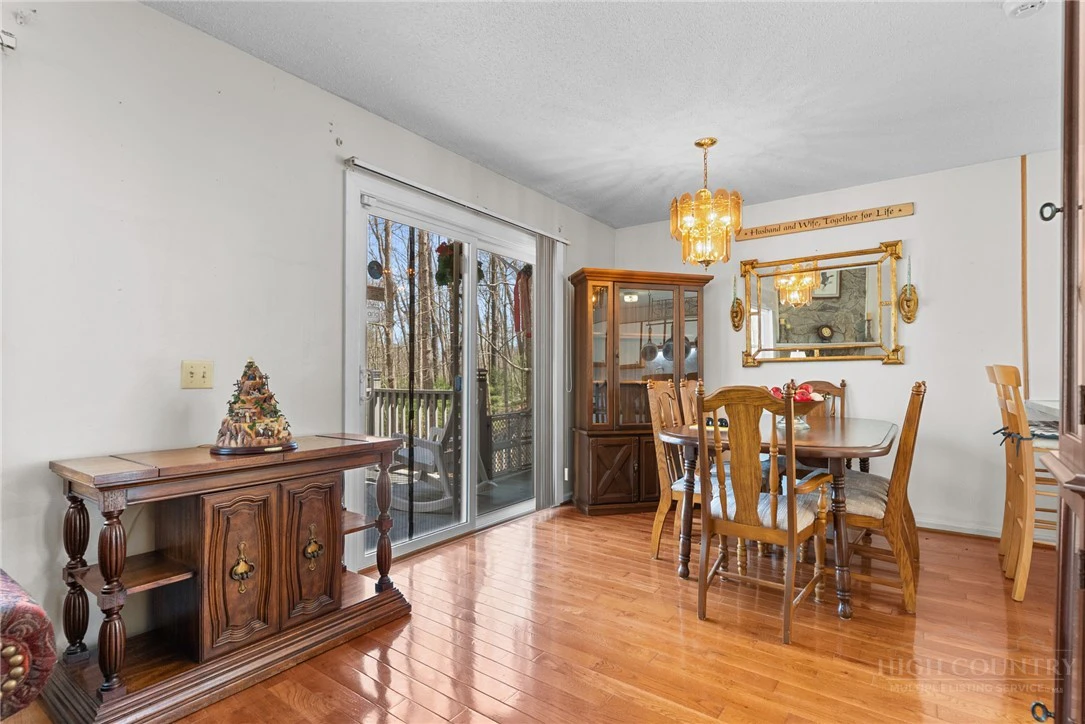 Image number 22 for the current listing