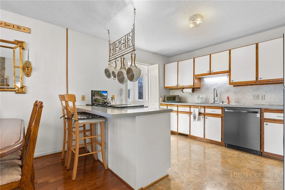Image number 21 for the current listing