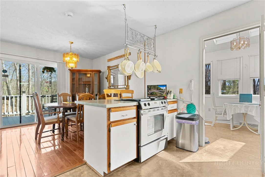 Image number 20 for the current listing