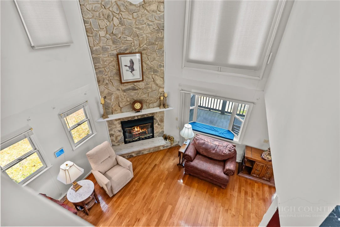 Image number 18 for the current listing