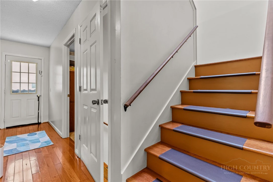 Image number 4 for the current listing