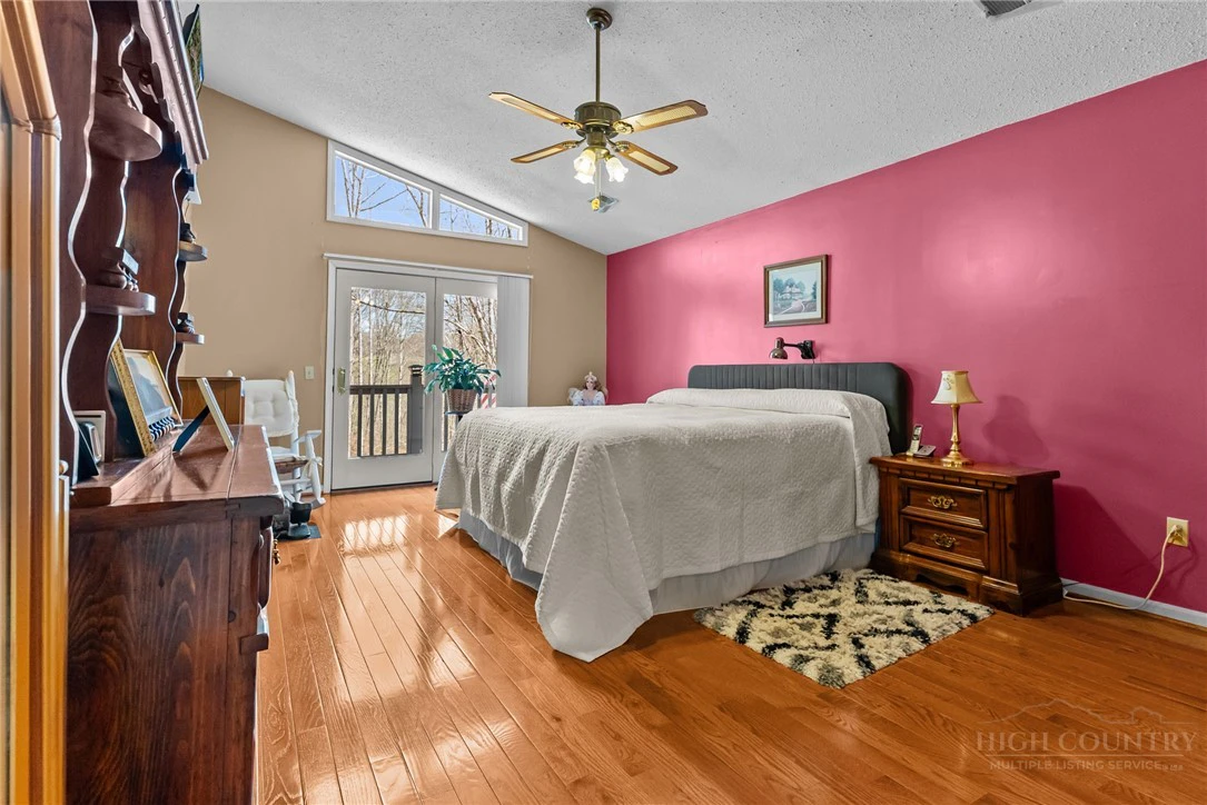 Image number 5 for the current listing