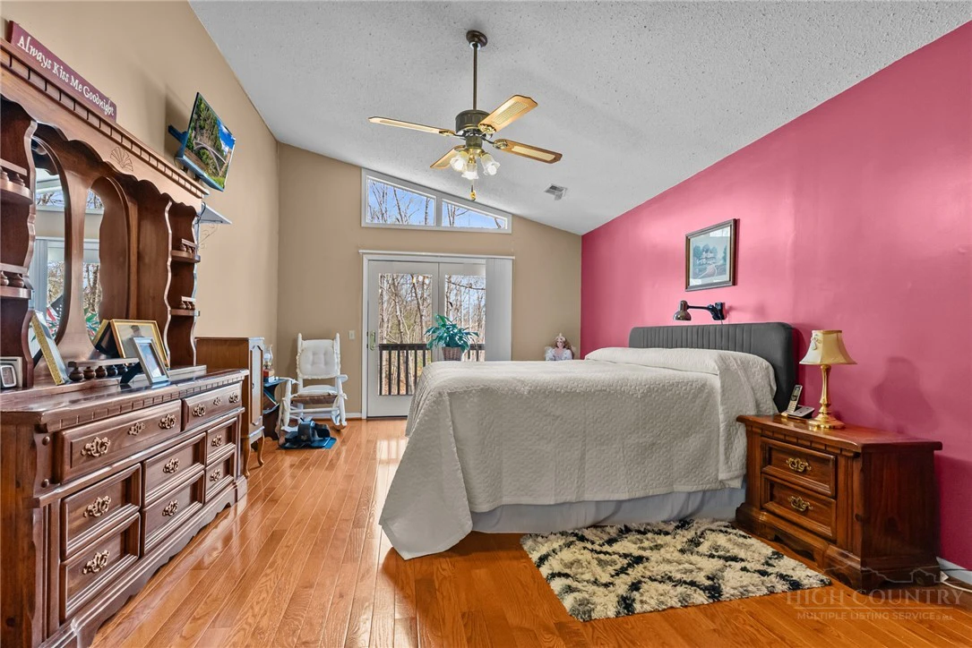 Image number 6 for the current listing