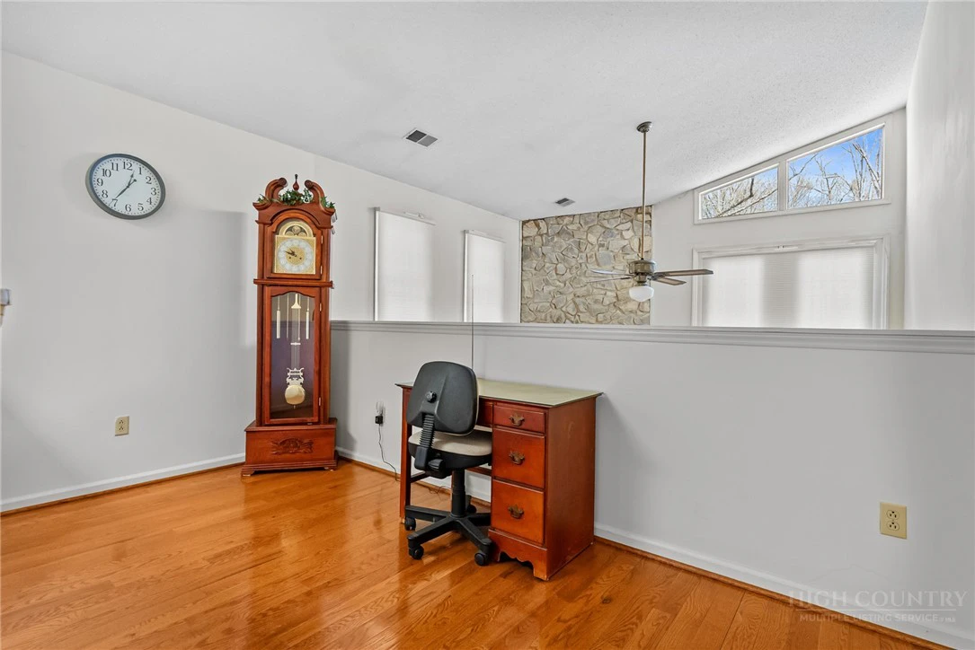 Image number 7 for the current listing