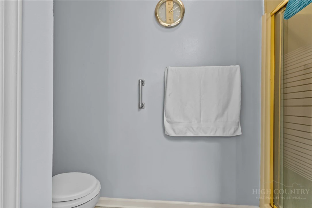 Image number 11 for the current listing