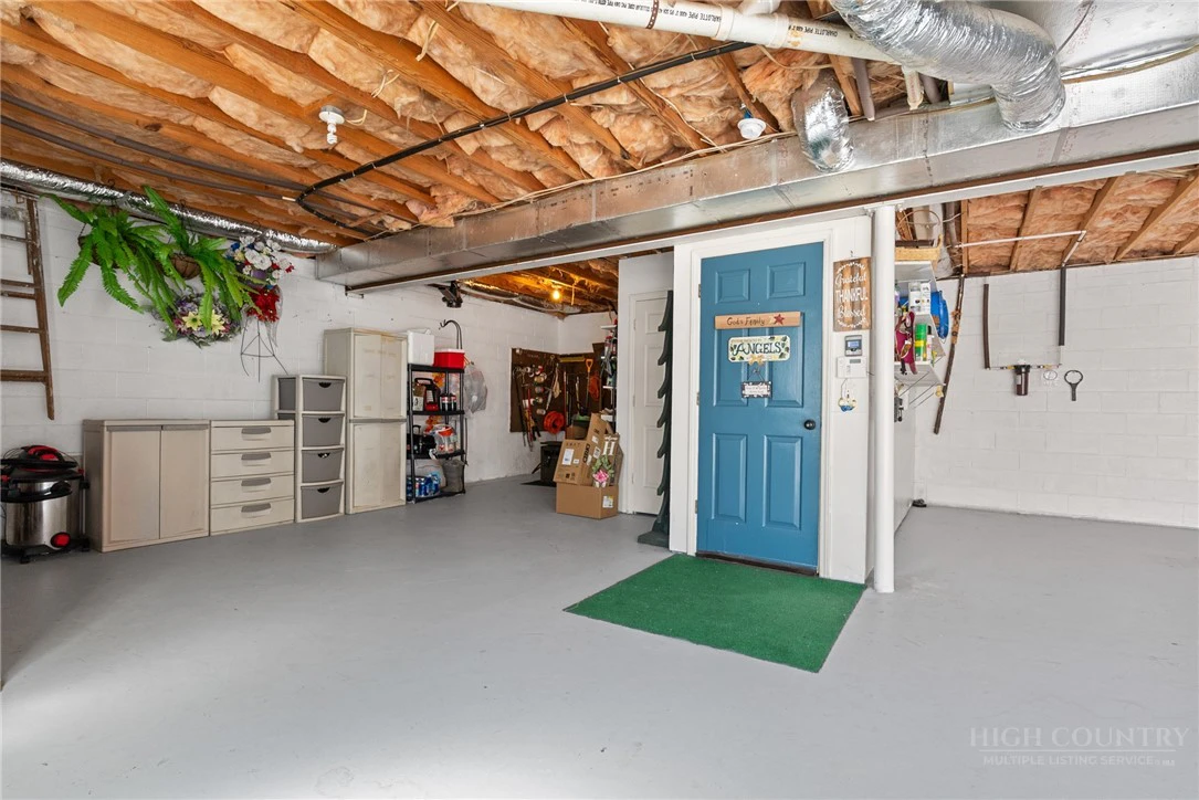 Image number 17 for the current listing