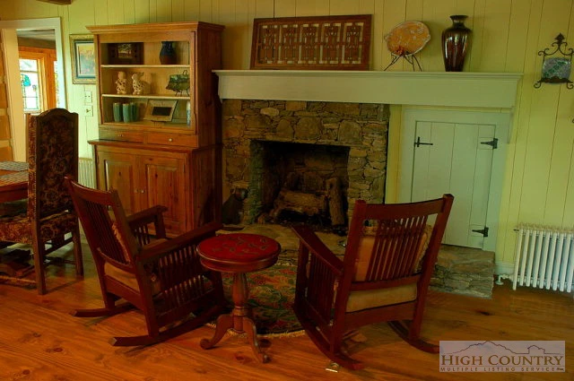 Image number 9 for the current listing