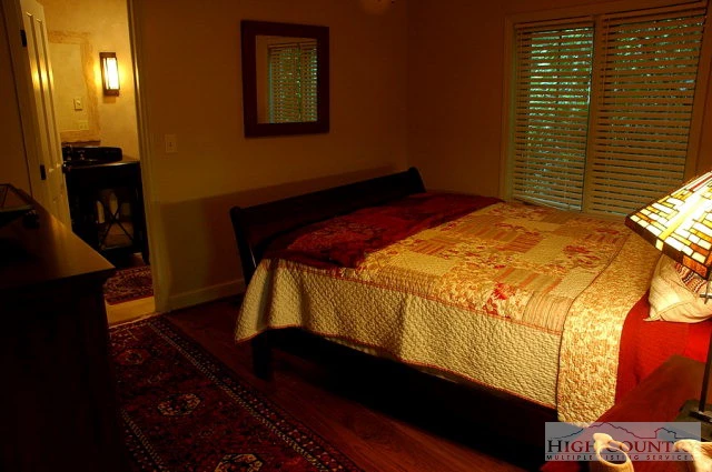 Image number 6 for the current listing