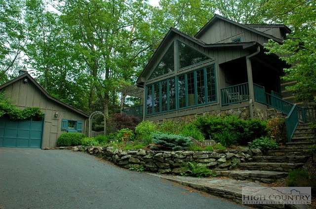 Image number 14 for the current listing