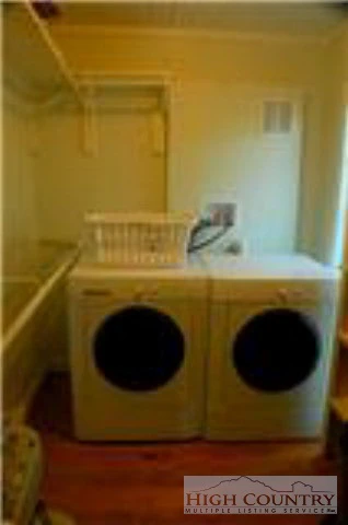 Image number 2 for the current listing