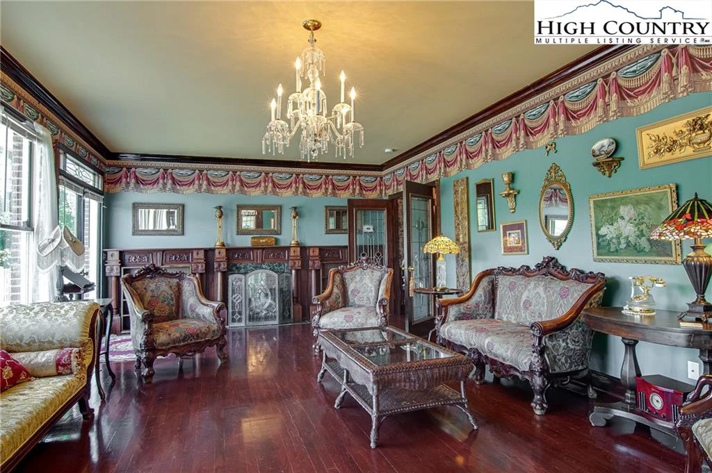 Image number 14 for the current listing