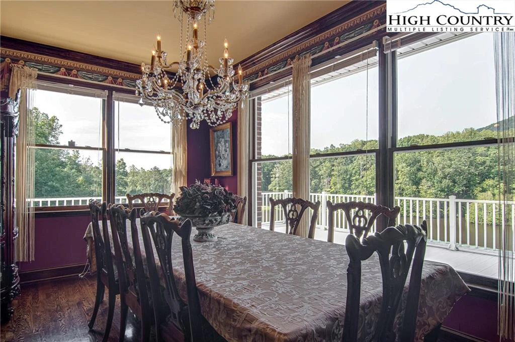 Image number 4 for the current listing