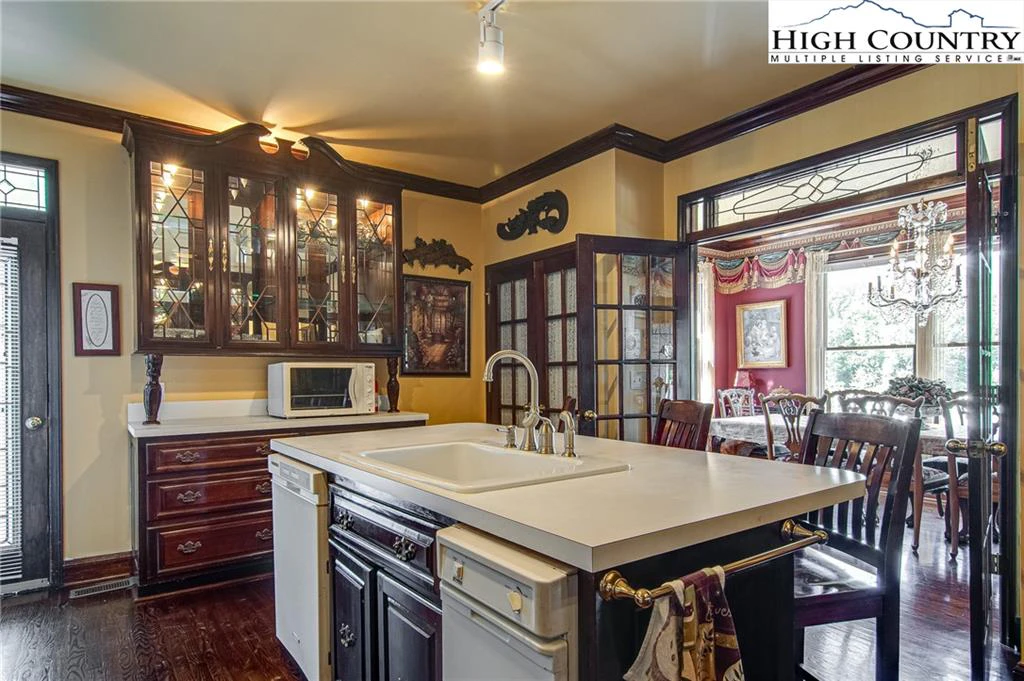 Image number 7 for the current listing