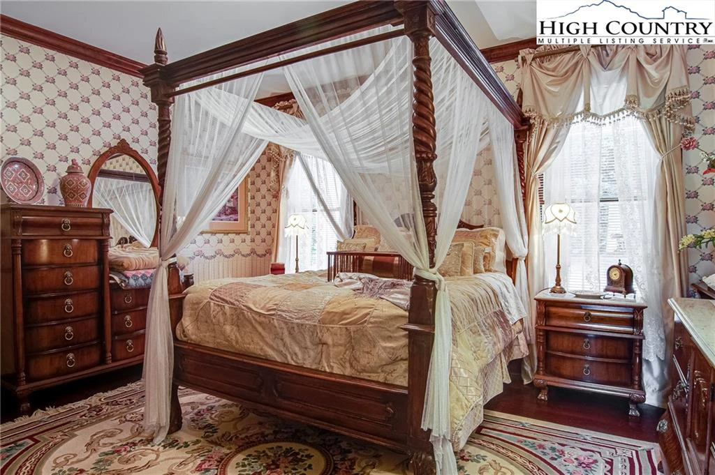 Image number 2 for the current listing