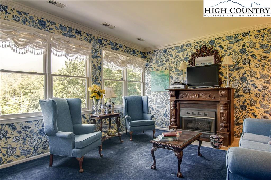 Image number 16 for the current listing