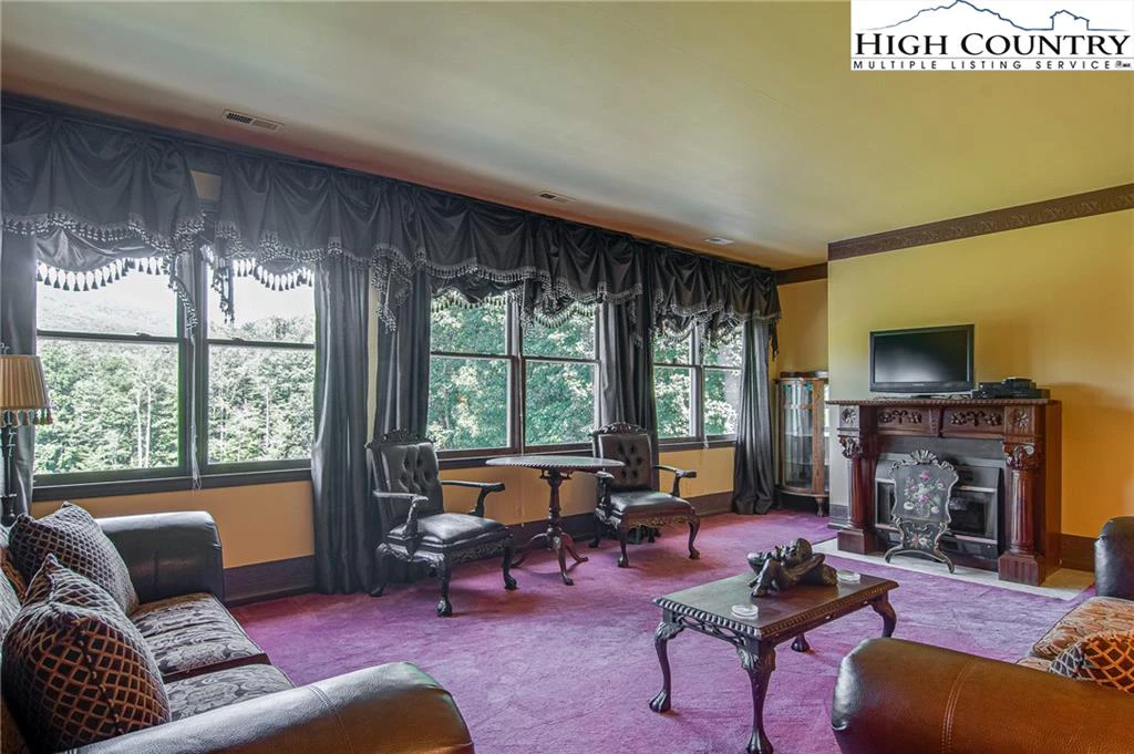 Image number 21 for the current listing