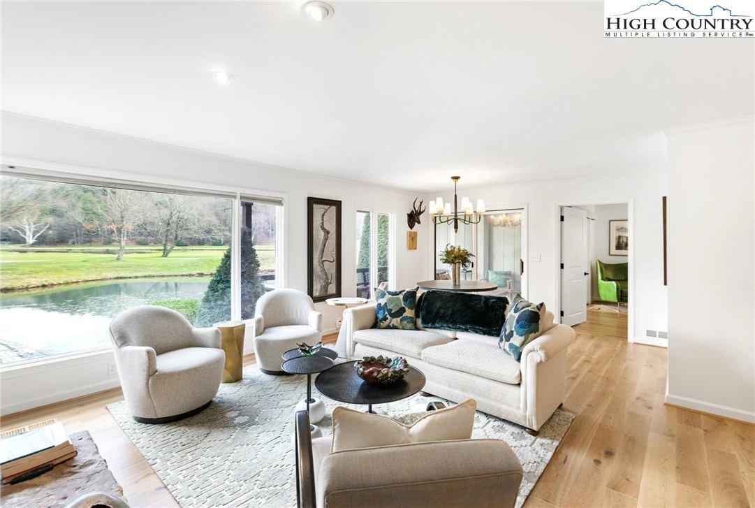 Image number 1 for the current listing