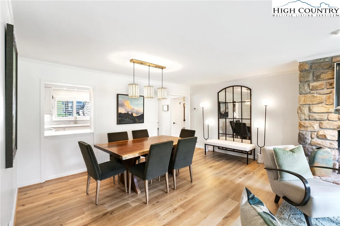 Image number 11 for the current listing