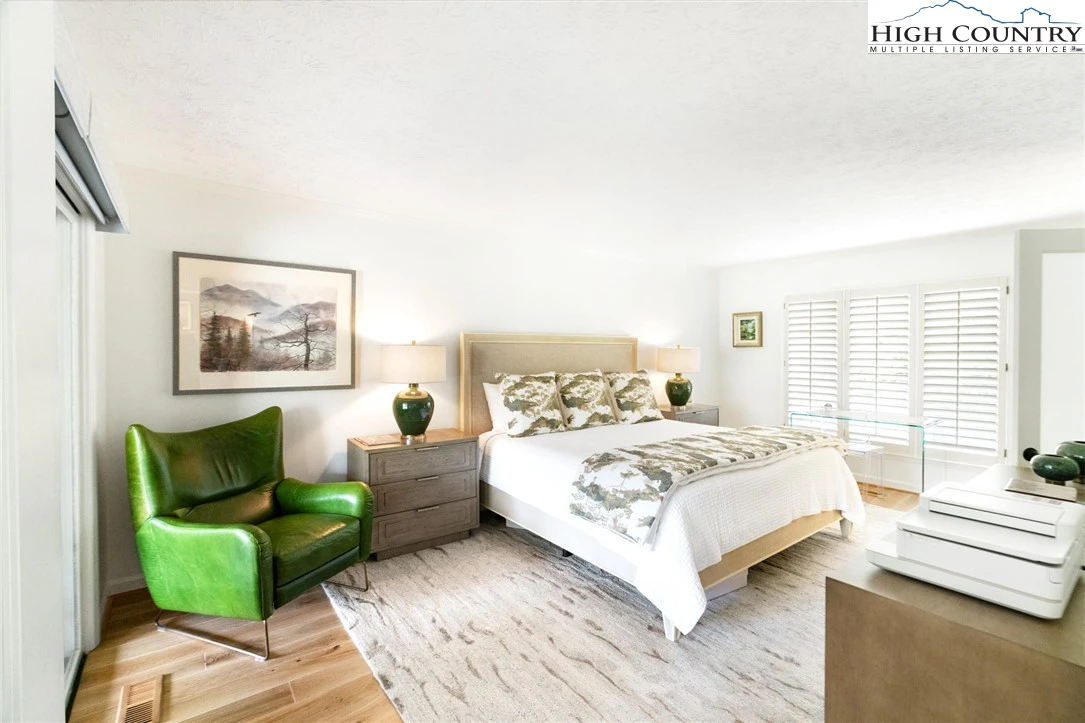 Image number 3 for the current listing