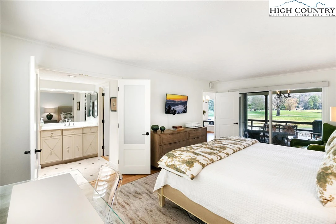 Image number 5 for the current listing