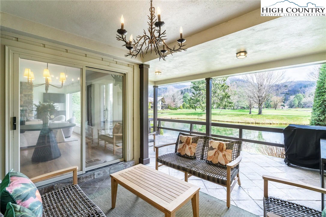 Image number 10 for the current listing