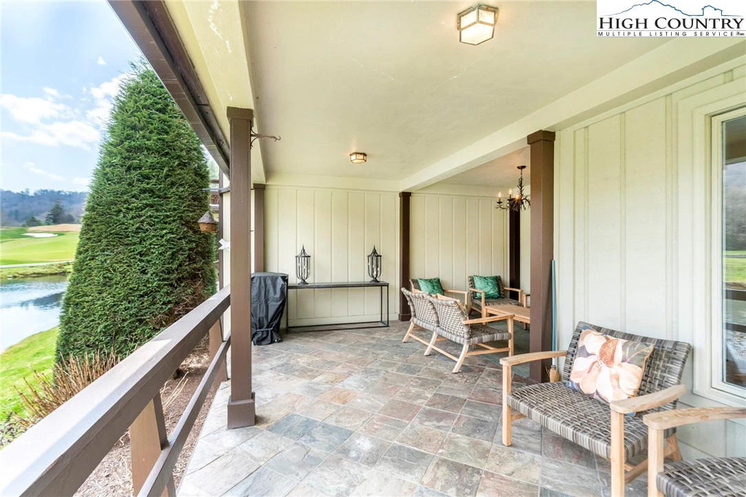 Image number 14 for the current listing