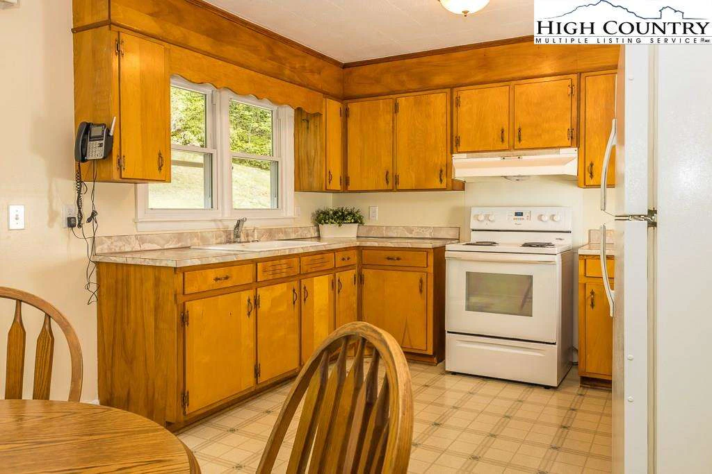 Image number 3 for the current listing