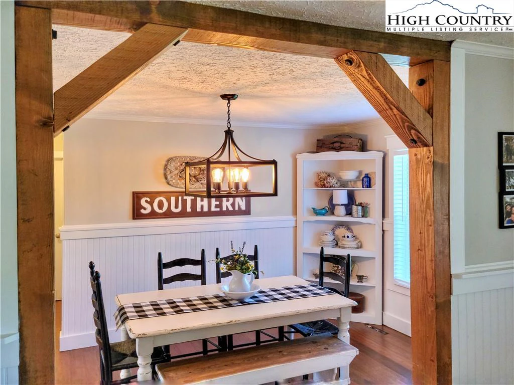 Image number 19 for the current listing