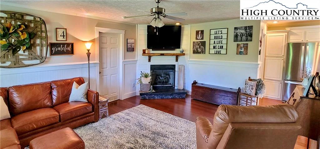 Image number 4 for the current listing