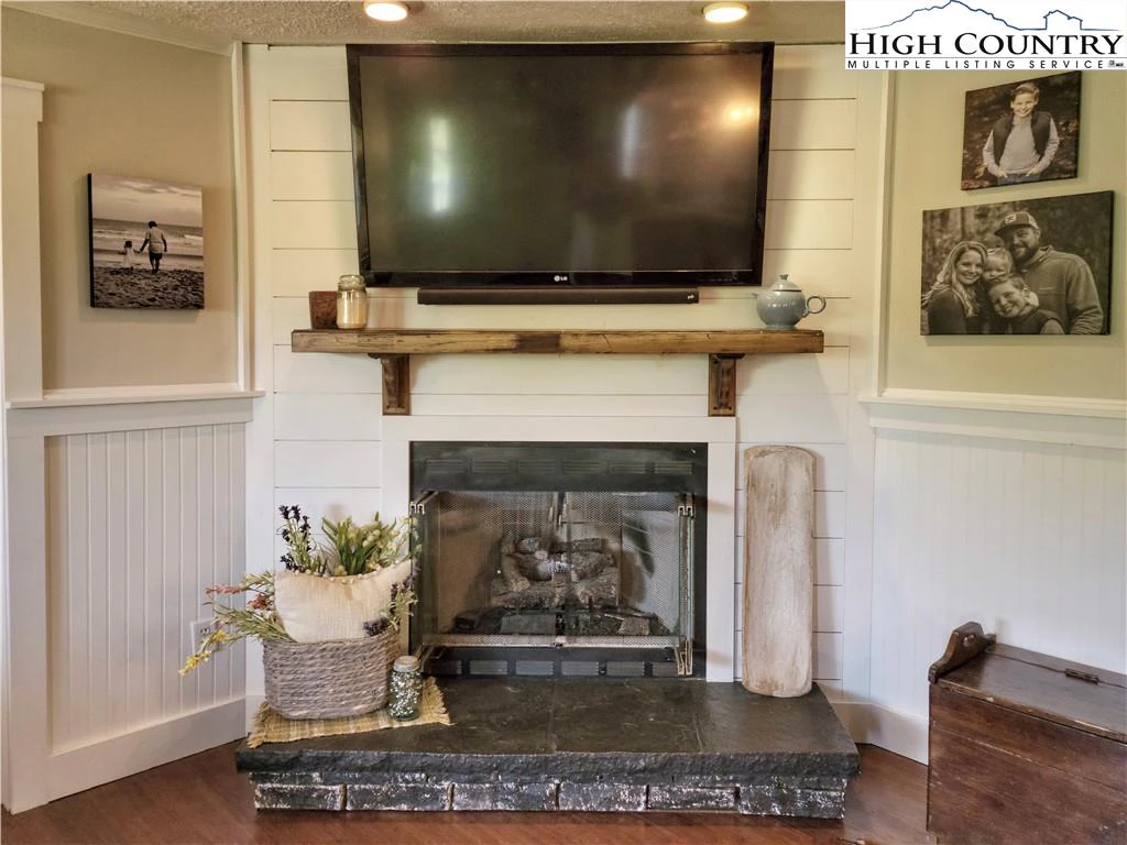 Image number 6 for the current listing