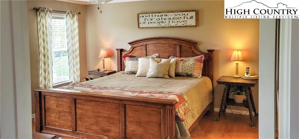 Image number 7 for the current listing