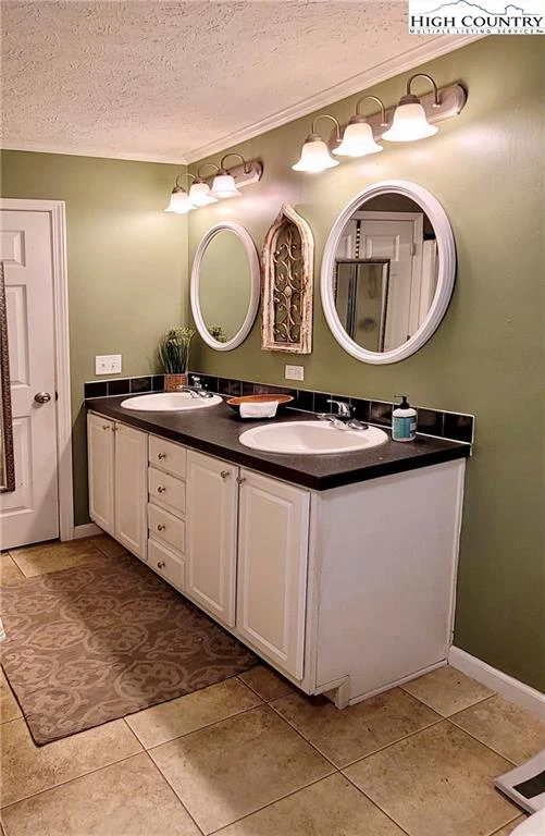 Image number 2 for the current listing