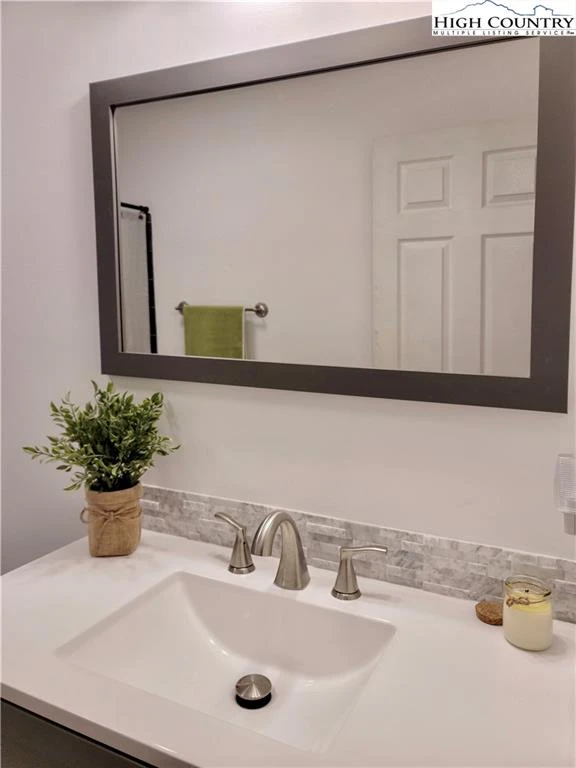 Image number 12 for the current listing