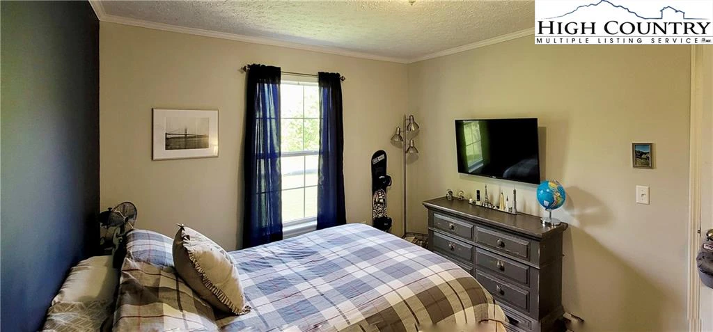 Image number 17 for the current listing
