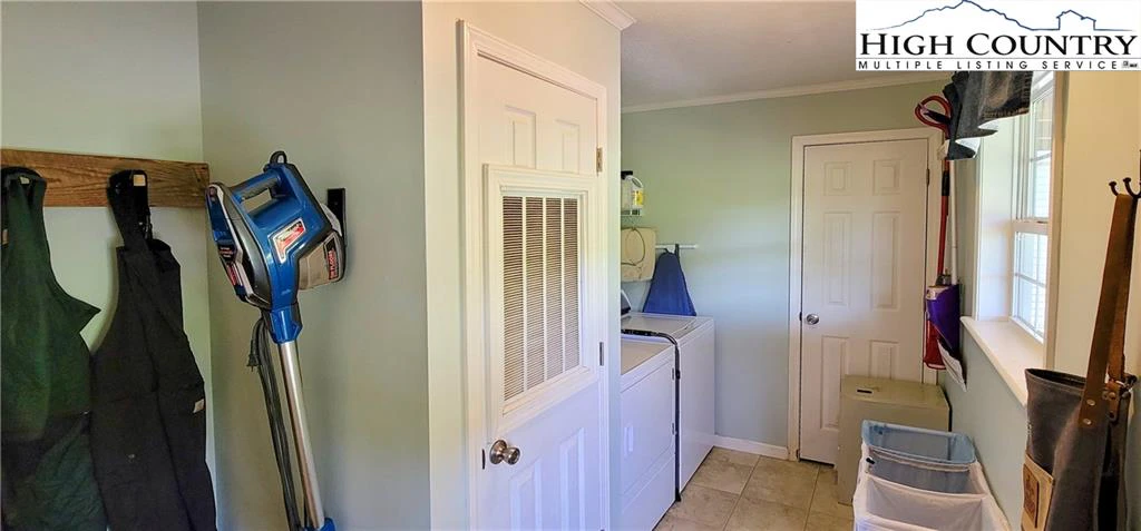 Image number 18 for the current listing