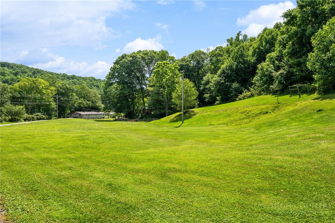 Image number 14 for the current listing